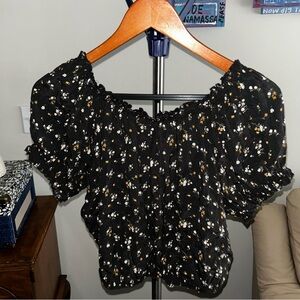 NWOT American Eagle Floral Puff Sleeve Crop Top Black White – Size M